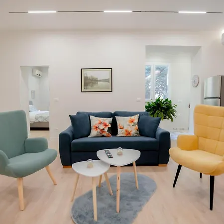 Lana Luxe Apartment