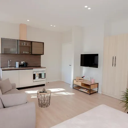 Lana Luxe * ティラナ