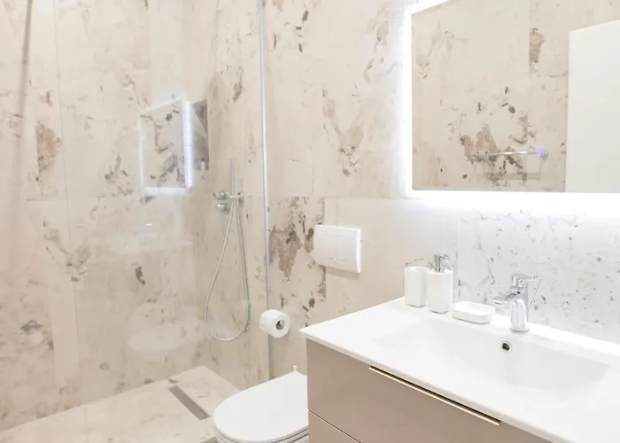 Lana Luxe טיראנה