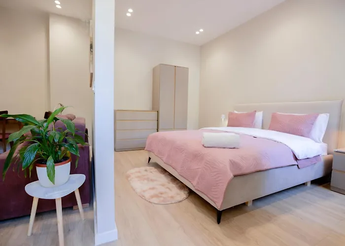 Lana Luxe ティラナ